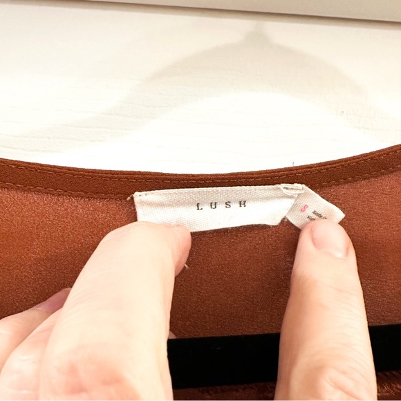 VICI Lush Rust V Neck Draped Wrap Blouse top Brown sz Small - Picture 4 of 5